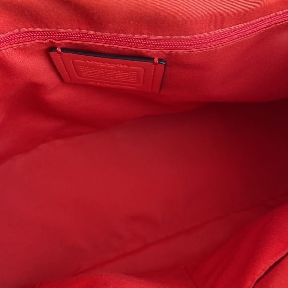 Classy COACH Crossbody Satchel Bag - Picture 6 of 16